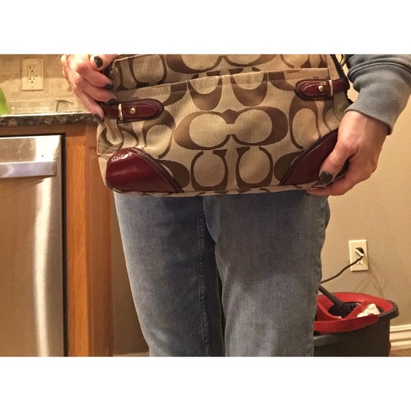 Coach Cross-body Medium Signature Handbag - Picture 10 of 12